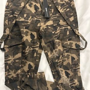 Brand New Camo Cargo Pants - Fashion Nova